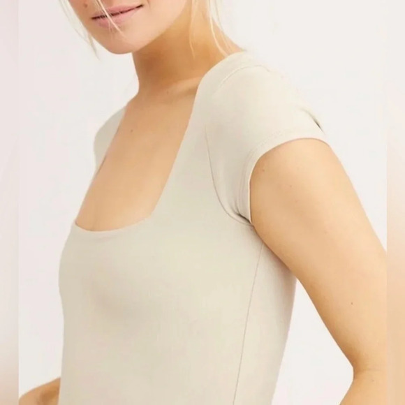 NEW House‎ of Harlow 1960 Short sleeve Square neck body suit Almond Nude / tan - Picture 2 of 9